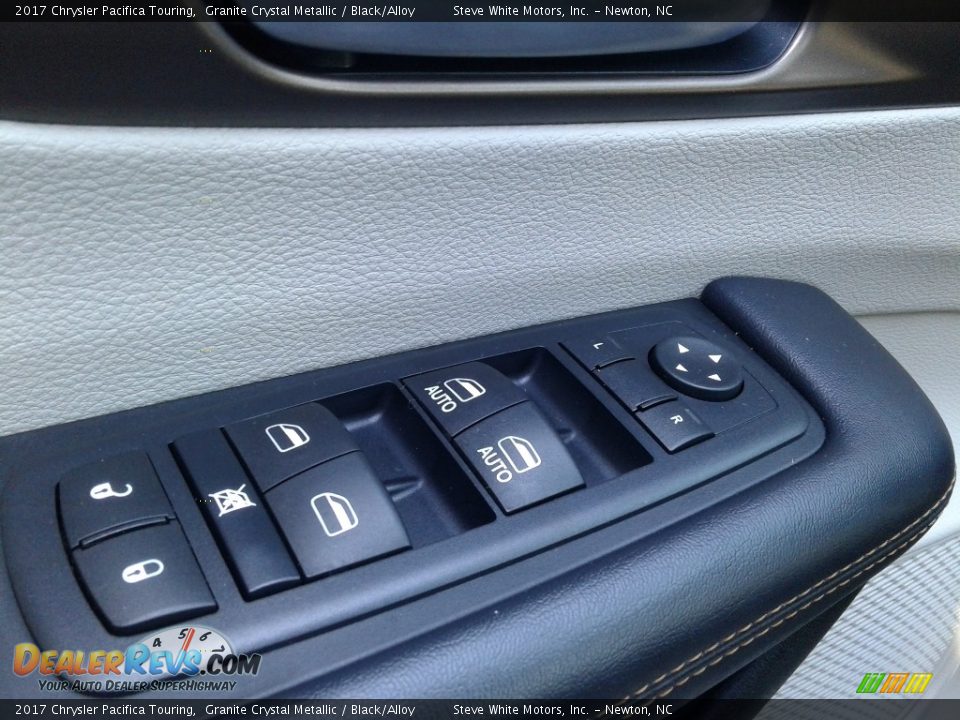 2017 Chrysler Pacifica Touring Granite Crystal Metallic / Black/Alloy Photo #10