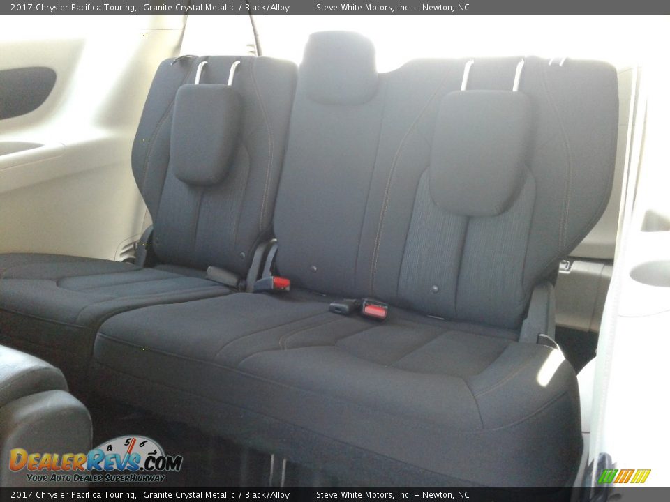 2017 Chrysler Pacifica Touring Granite Crystal Metallic / Black/Alloy Photo #11