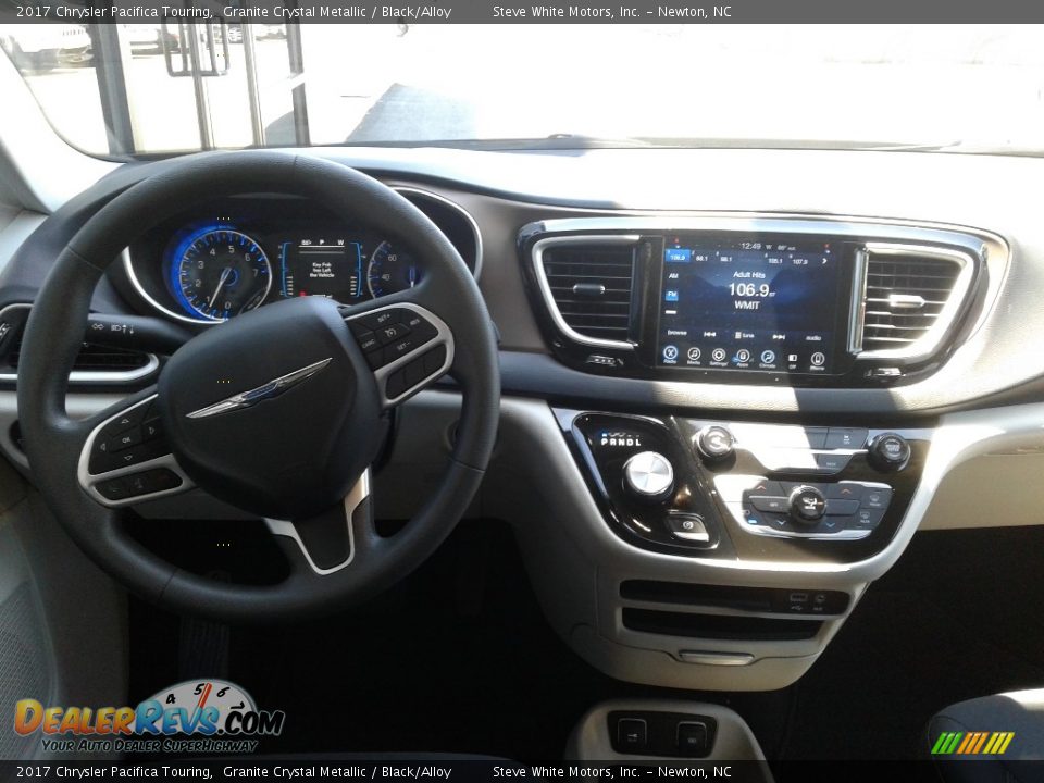 2017 Chrysler Pacifica Touring Granite Crystal Metallic / Black/Alloy Photo #15