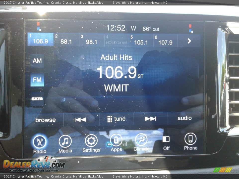 2017 Chrysler Pacifica Touring Granite Crystal Metallic / Black/Alloy Photo #19