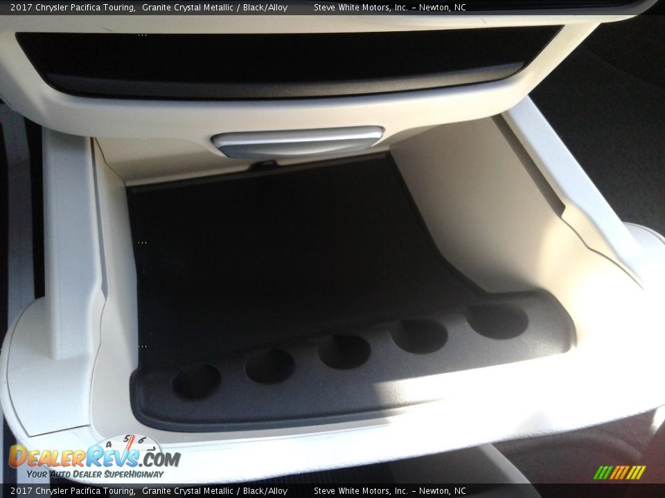 2017 Chrysler Pacifica Touring Granite Crystal Metallic / Black/Alloy Photo #22