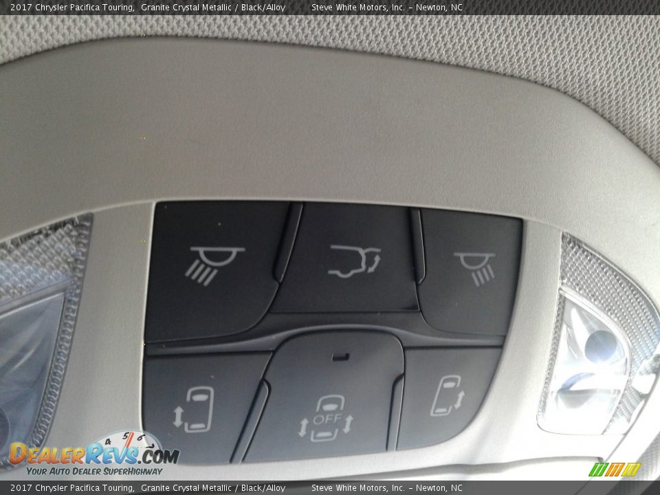 2017 Chrysler Pacifica Touring Granite Crystal Metallic / Black/Alloy Photo #24