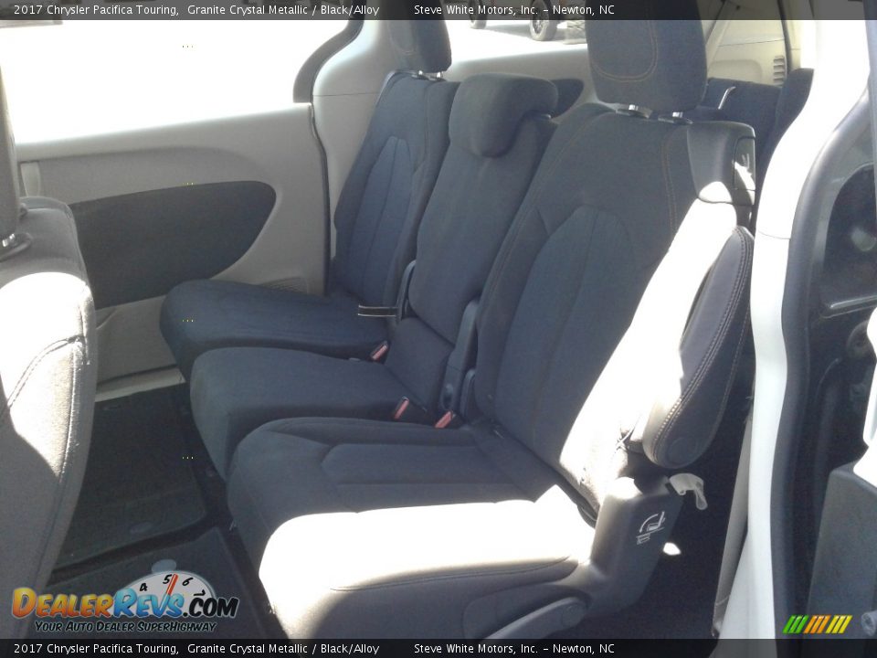 2017 Chrysler Pacifica Touring Granite Crystal Metallic / Black/Alloy Photo #26