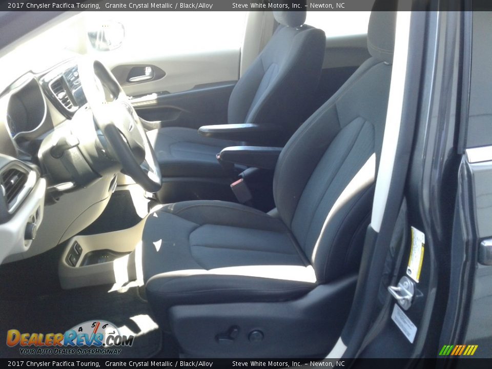2017 Chrysler Pacifica Touring Granite Crystal Metallic / Black/Alloy Photo #27