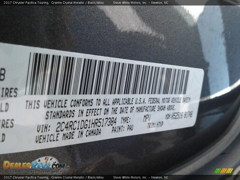 2017 Chrysler Pacifica Touring Granite Crystal Metallic / Black/Alloy Photo #28