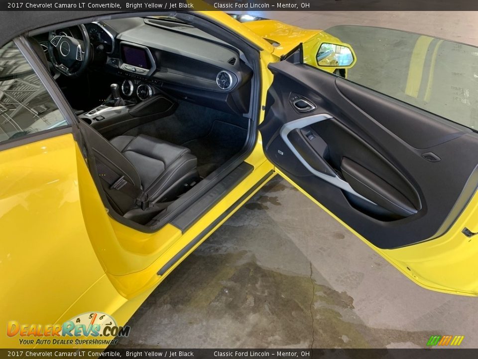 Door Panel of 2017 Chevrolet Camaro LT Convertible Photo #12