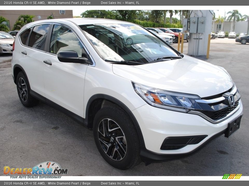 Front 3/4 View of 2016 Honda CR-V SE AWD Photo #2