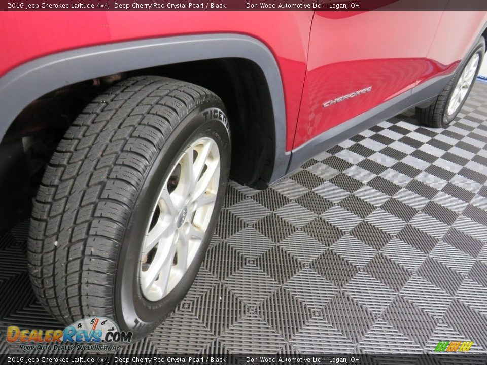 2016 Jeep Cherokee Latitude 4x4 Deep Cherry Red Crystal Pearl / Black Photo #9