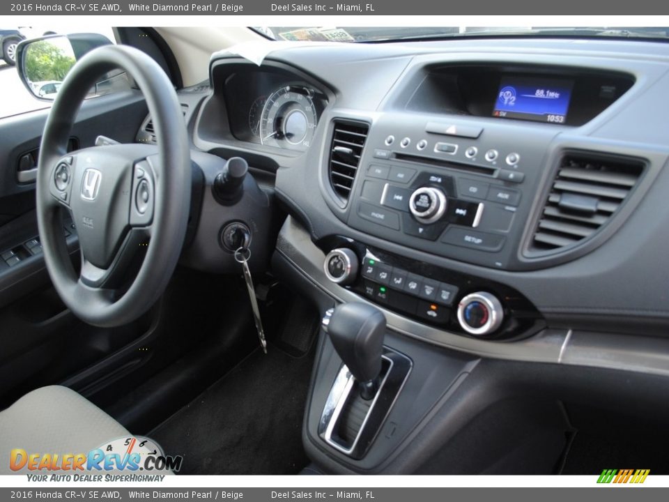 Controls of 2016 Honda CR-V SE AWD Photo #19