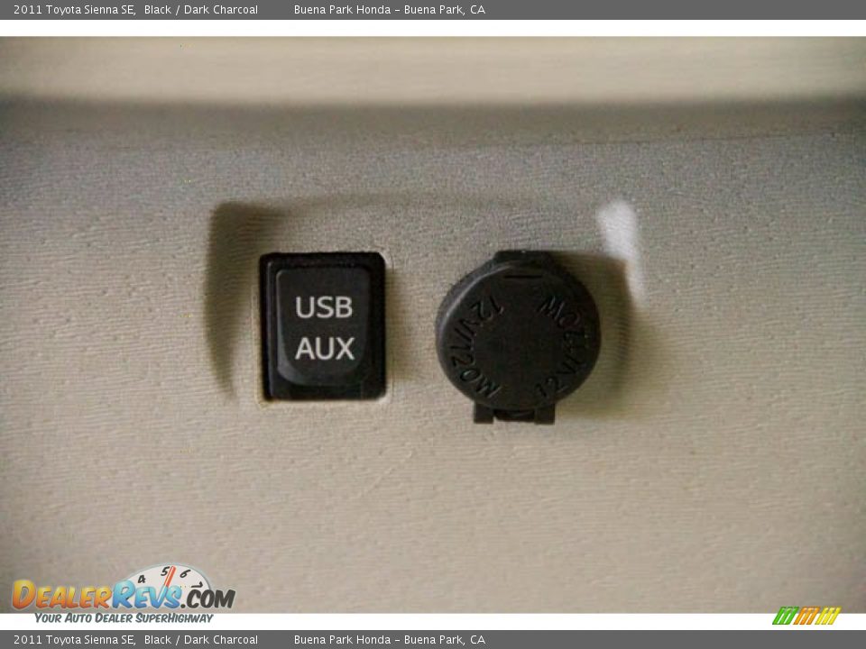 2011 Toyota Sienna SE Black / Dark Charcoal Photo #16