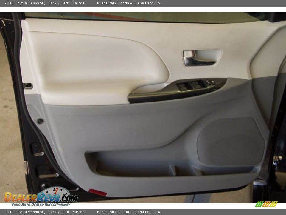 2011 Toyota Sienna SE Black / Dark Charcoal Photo #30