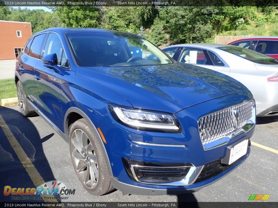 Front 3/4 View of 2019 Lincoln Nautilus Reserve AWD Photo #5