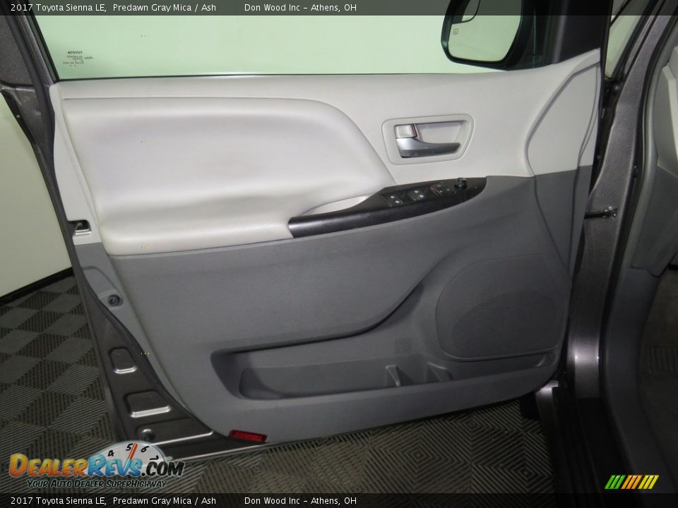 2017 Toyota Sienna LE Predawn Gray Mica / Ash Photo #17