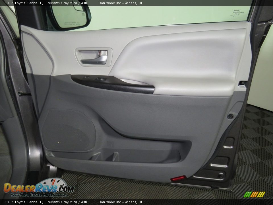 2017 Toyota Sienna LE Predawn Gray Mica / Ash Photo #24