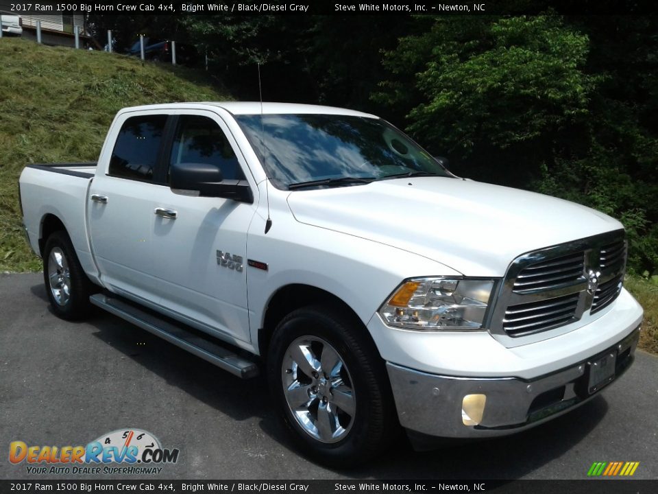 Front 3/4 View of 2017 Ram 1500 Big Horn Crew Cab 4x4 Photo #4