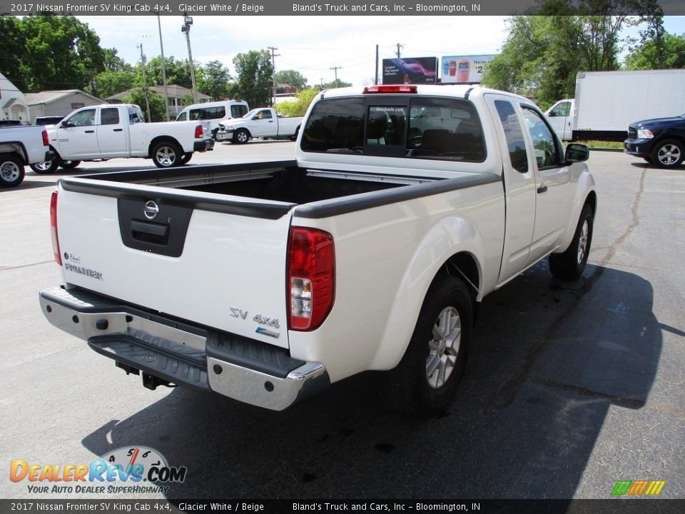 2017 Nissan Frontier SV King Cab 4x4 Glacier White / Beige Photo #4