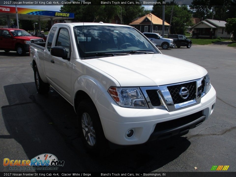 2017 Nissan Frontier SV King Cab 4x4 Glacier White / Beige Photo #5