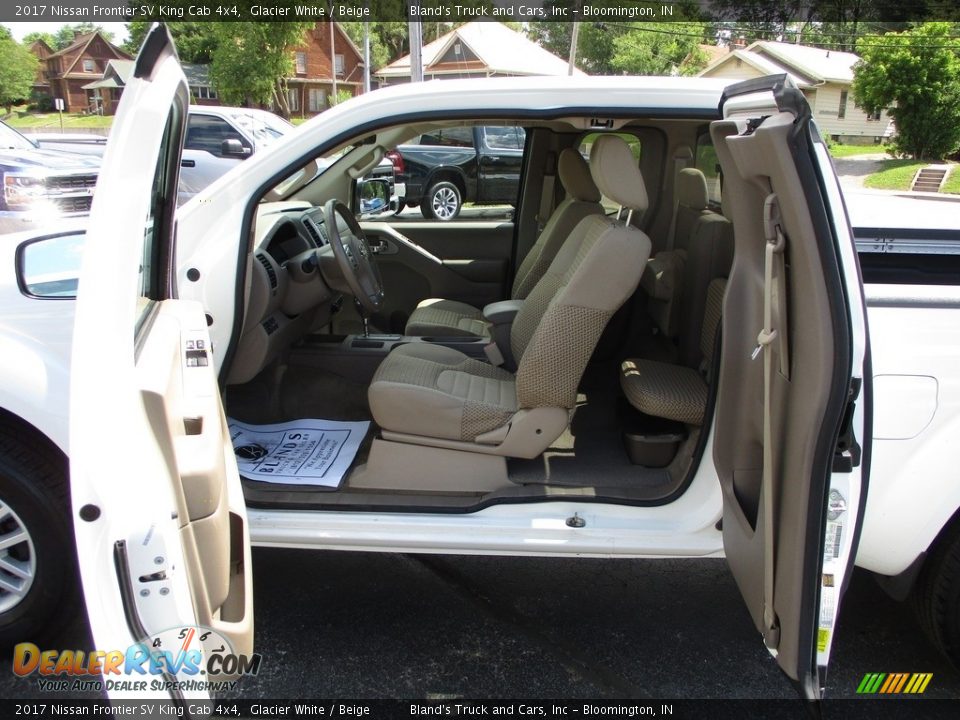 2017 Nissan Frontier SV King Cab 4x4 Glacier White / Beige Photo #6