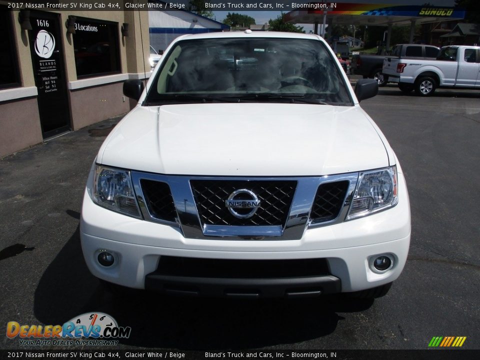 2017 Nissan Frontier SV King Cab 4x4 Glacier White / Beige Photo #25