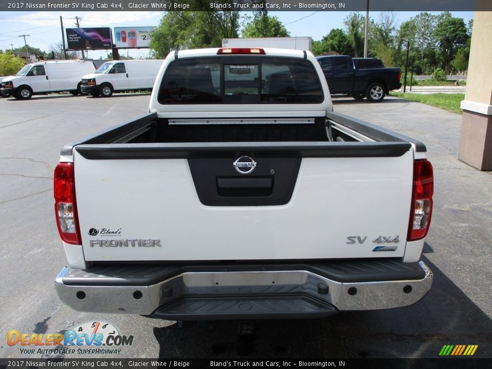 2017 Nissan Frontier SV King Cab 4x4 Glacier White / Beige Photo #27