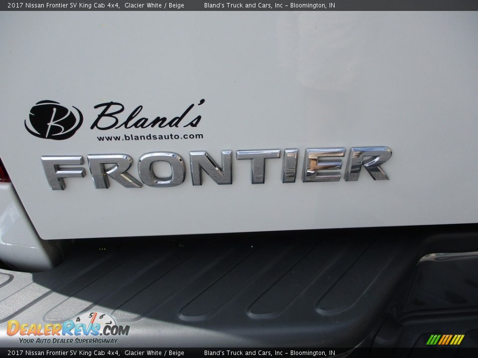 2017 Nissan Frontier SV King Cab 4x4 Glacier White / Beige Photo #29