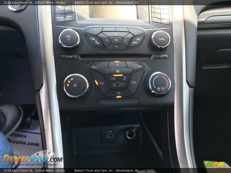 2018 Ford Fusion SE Oxford White / Ebony Photo #20