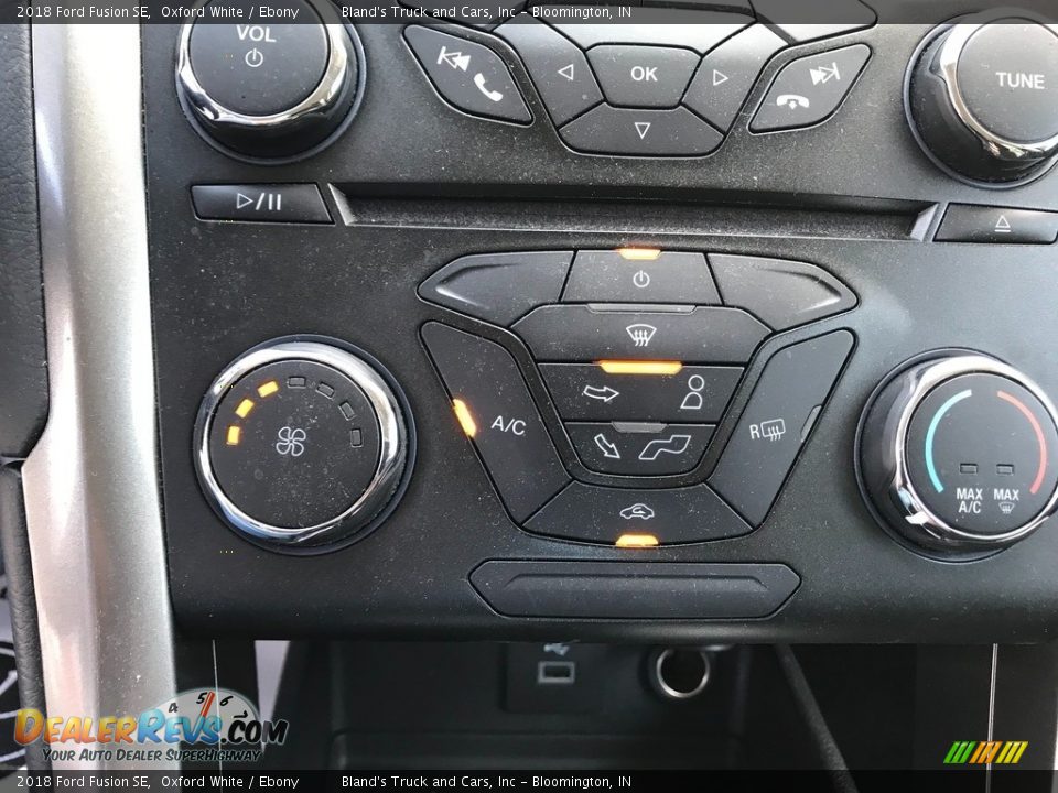 2018 Ford Fusion SE Oxford White / Ebony Photo #21