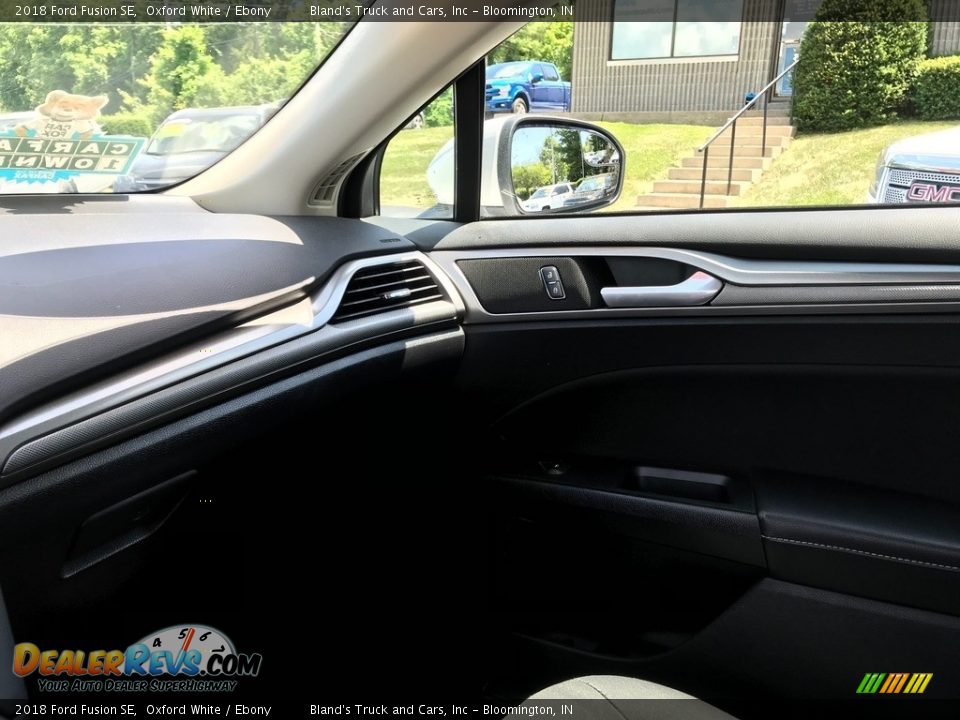 2018 Ford Fusion SE Oxford White / Ebony Photo #24