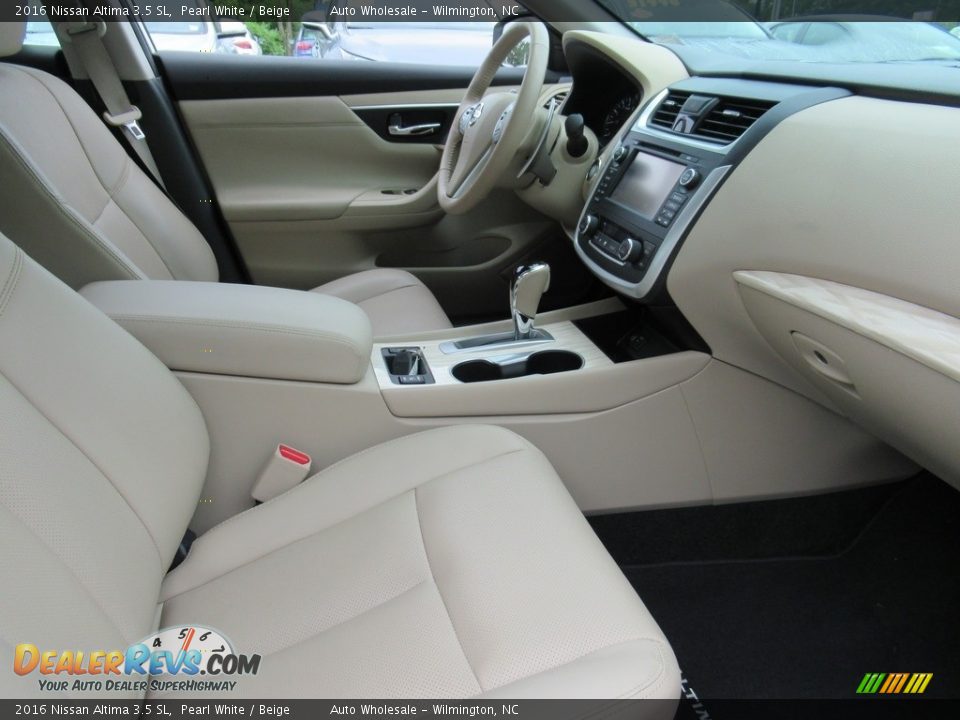 2016 Nissan Altima 3.5 SL Pearl White / Beige Photo #11