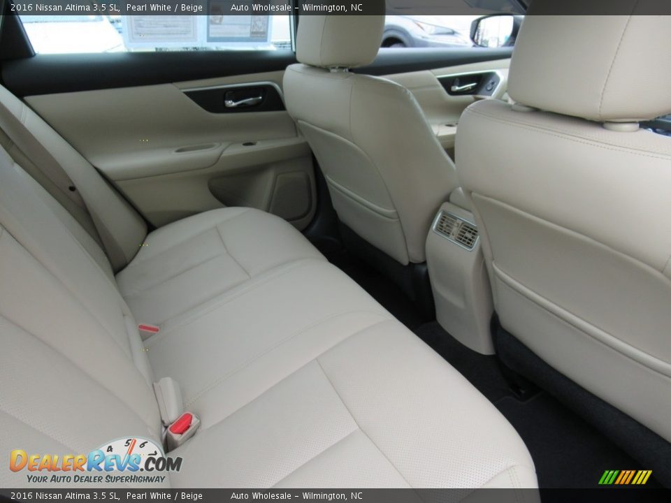 2016 Nissan Altima 3.5 SL Pearl White / Beige Photo #12