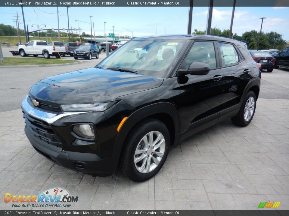 Front 3/4 View of 2021 Chevrolet TrailBlazer LS Photo #1