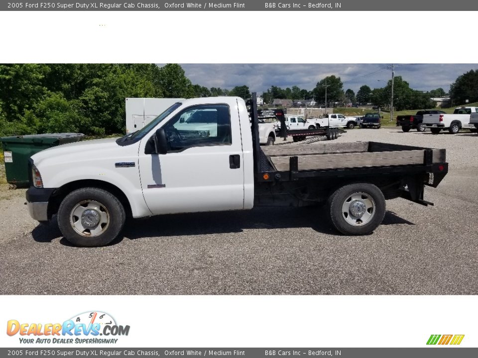 Oxford White 2005 Ford F250 Super Duty XL Regular Cab Chassis Photo #2