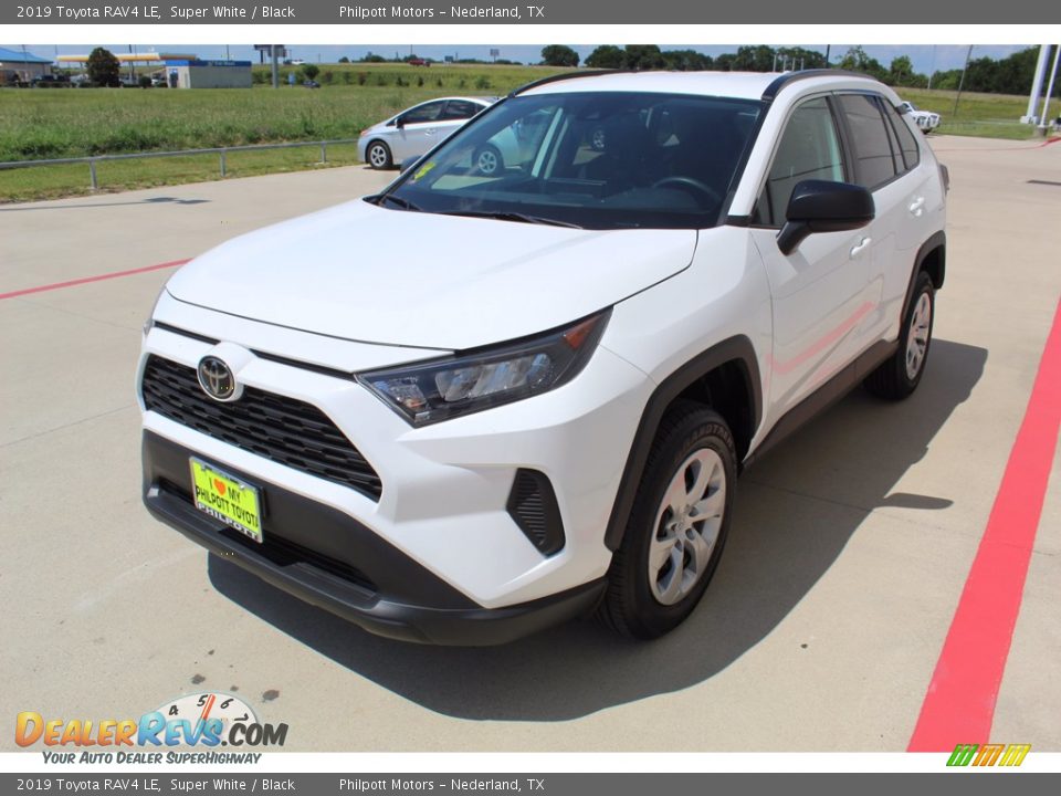 2019 Toyota RAV4 LE Super White / Black Photo #4
