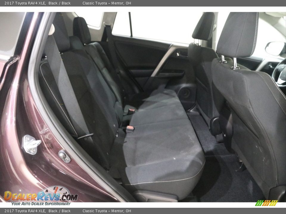 2017 Toyota RAV4 XLE Black / Black Photo #16