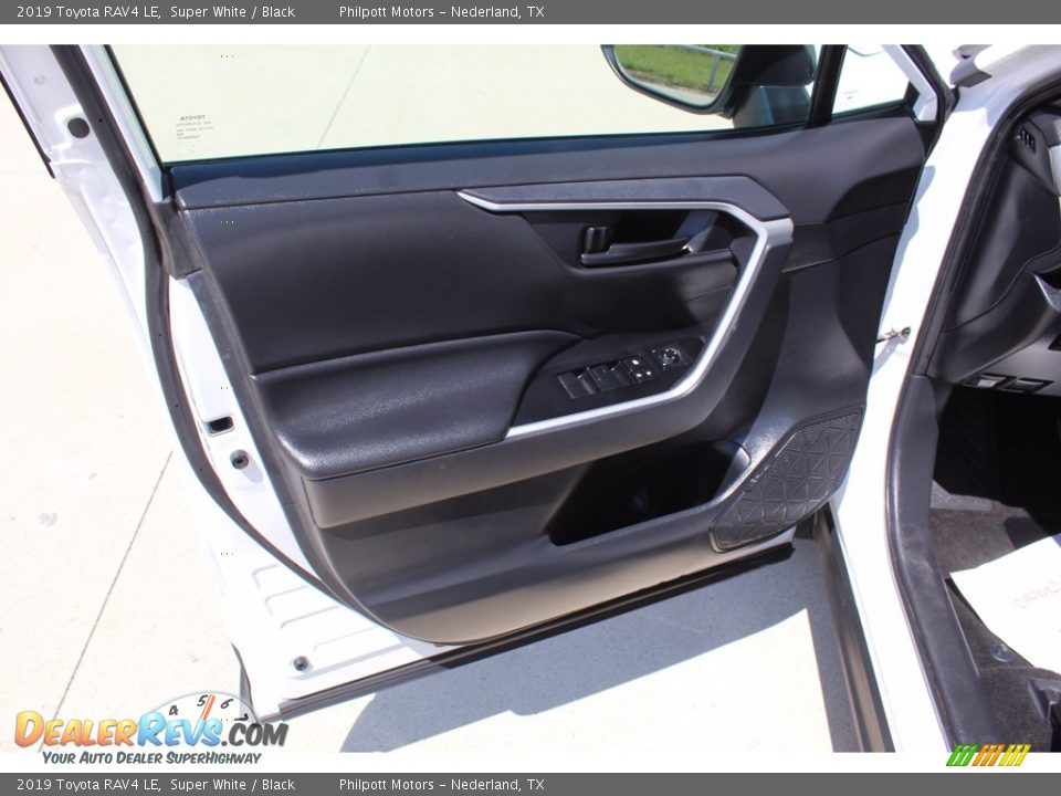 2019 Toyota RAV4 LE Super White / Black Photo #9