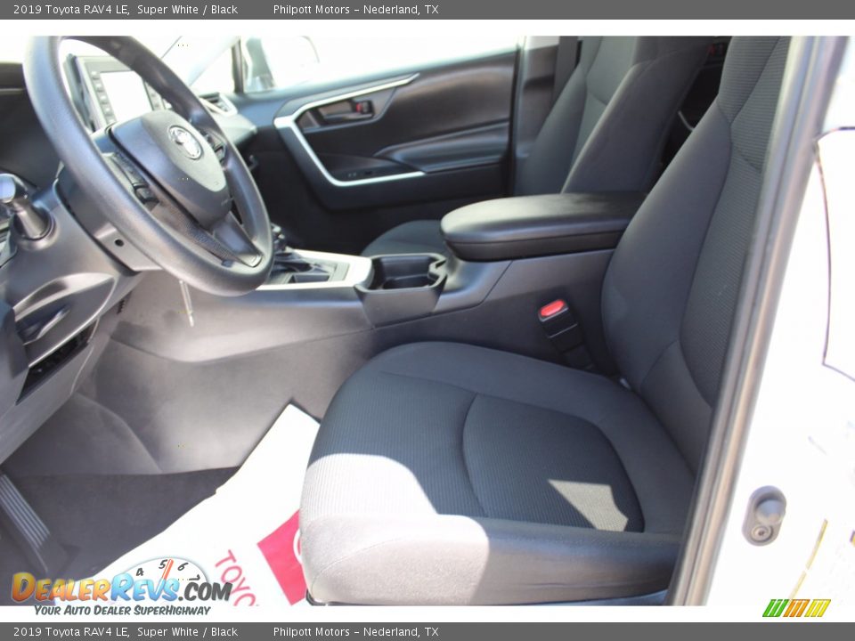 2019 Toyota RAV4 LE Super White / Black Photo #10