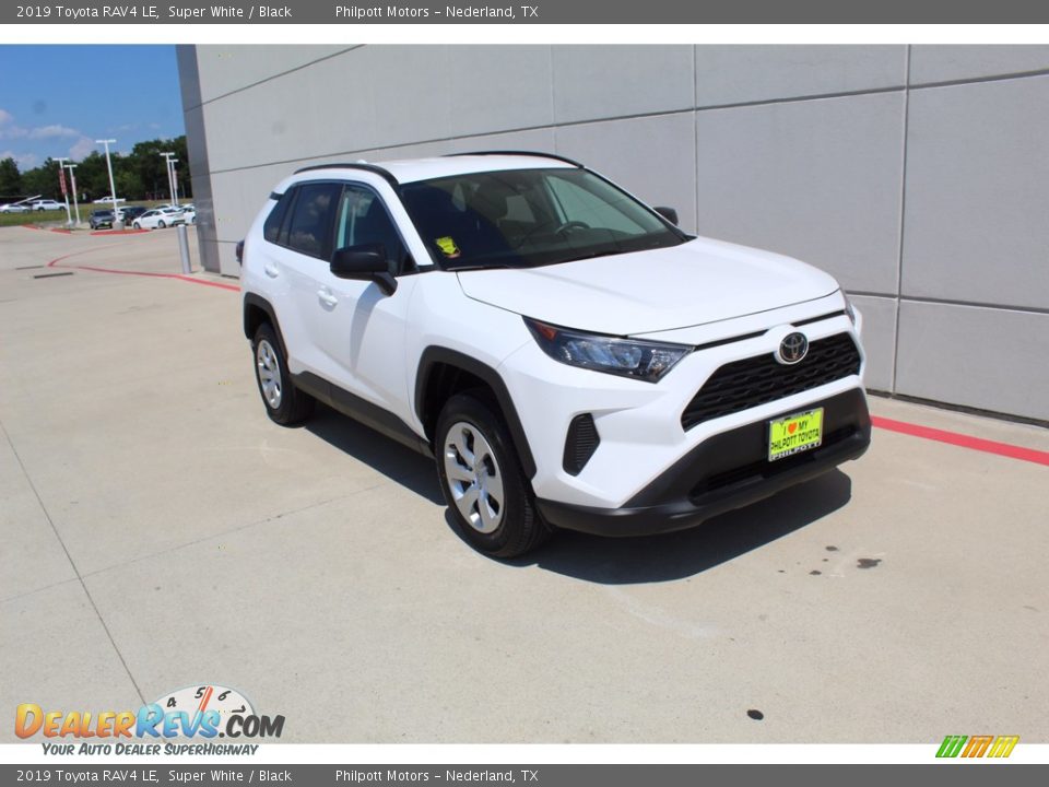 2019 Toyota RAV4 LE Super White / Black Photo #16