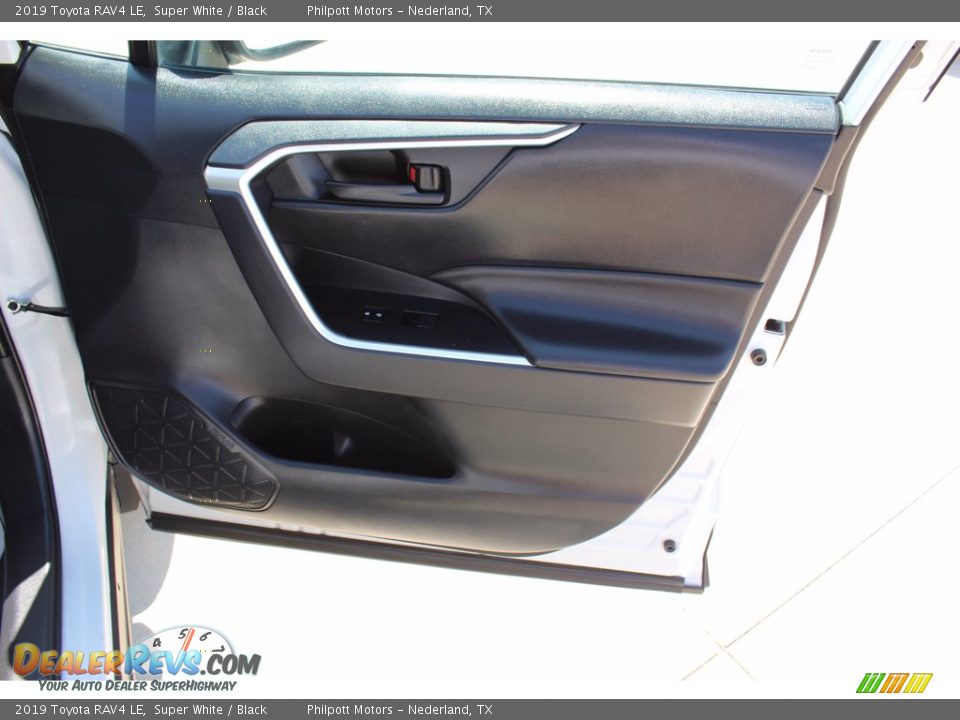 2019 Toyota RAV4 LE Super White / Black Photo #26