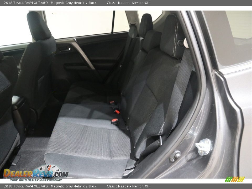 2018 Toyota RAV4 XLE AWD Magnetic Gray Metallic / Black Photo #16