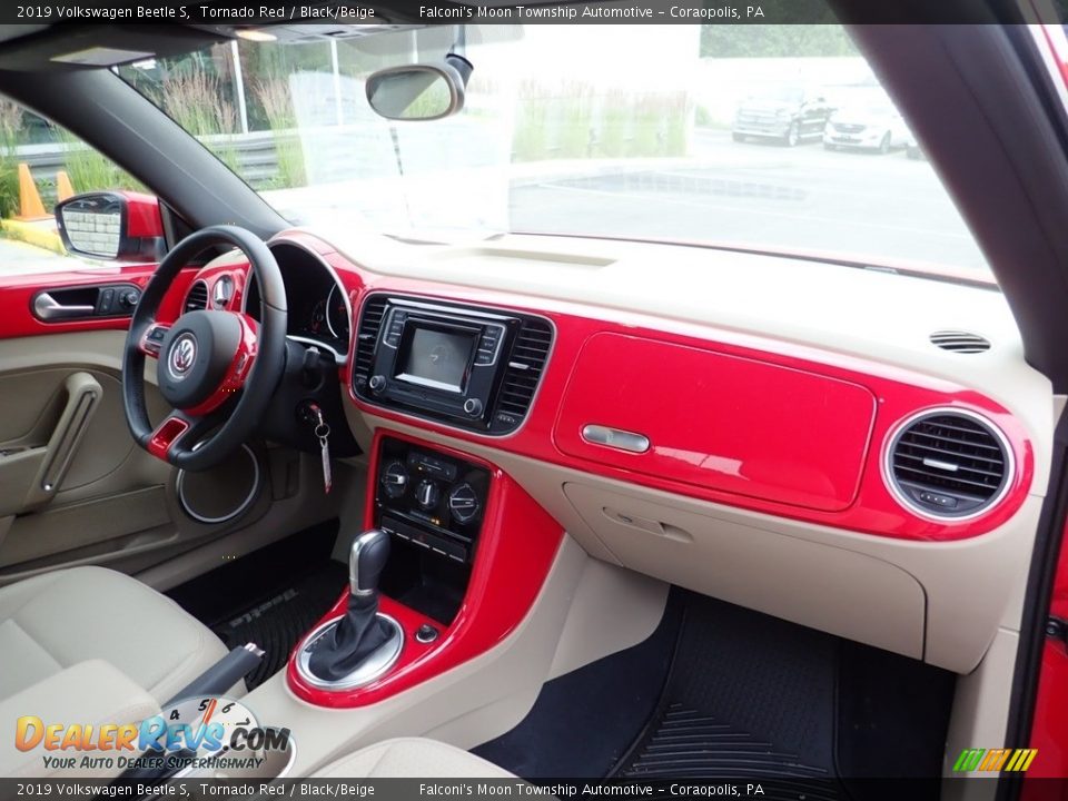 Dashboard of 2019 Volkswagen Beetle S Photo #11