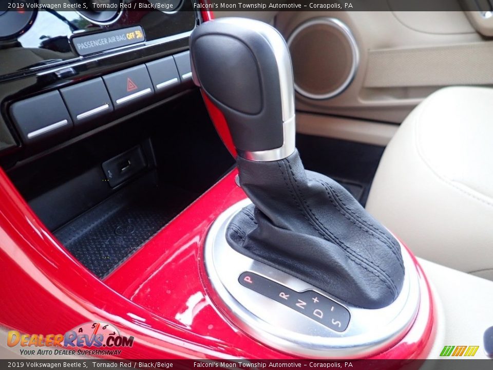 2019 Volkswagen Beetle S Shifter Photo #19
