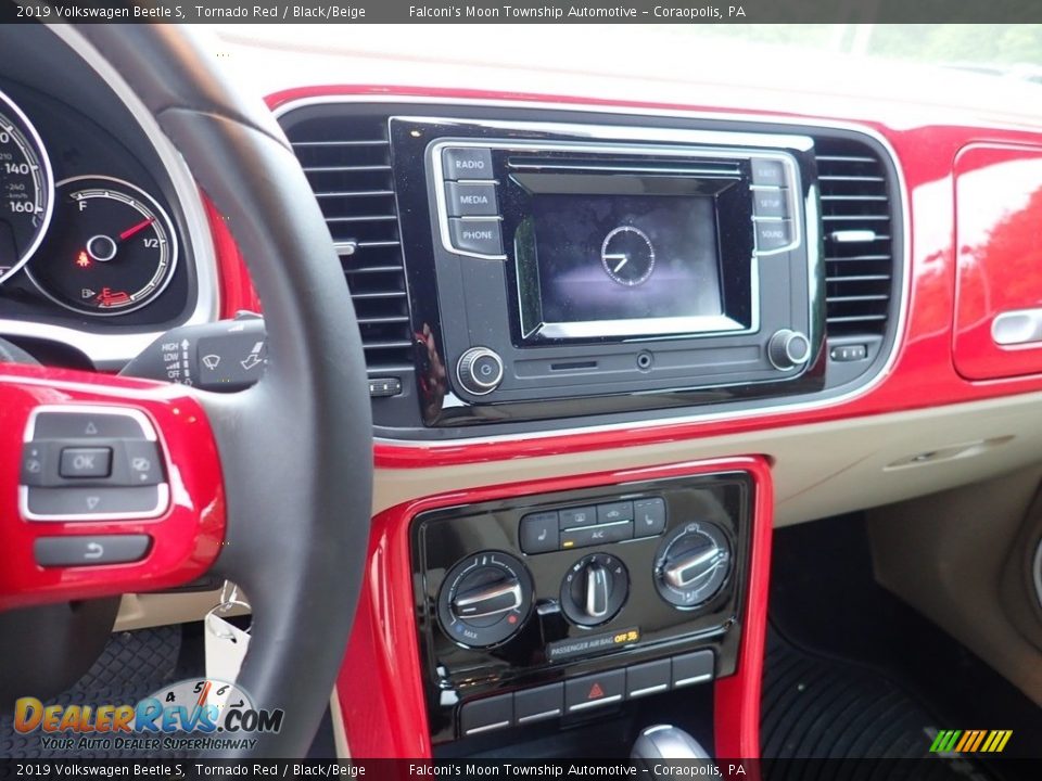 Dashboard of 2019 Volkswagen Beetle S Photo #21