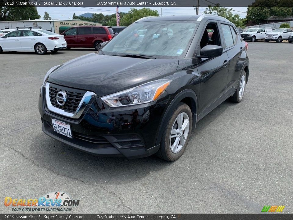2019 Nissan Kicks S Super Black / Charcoal Photo #2