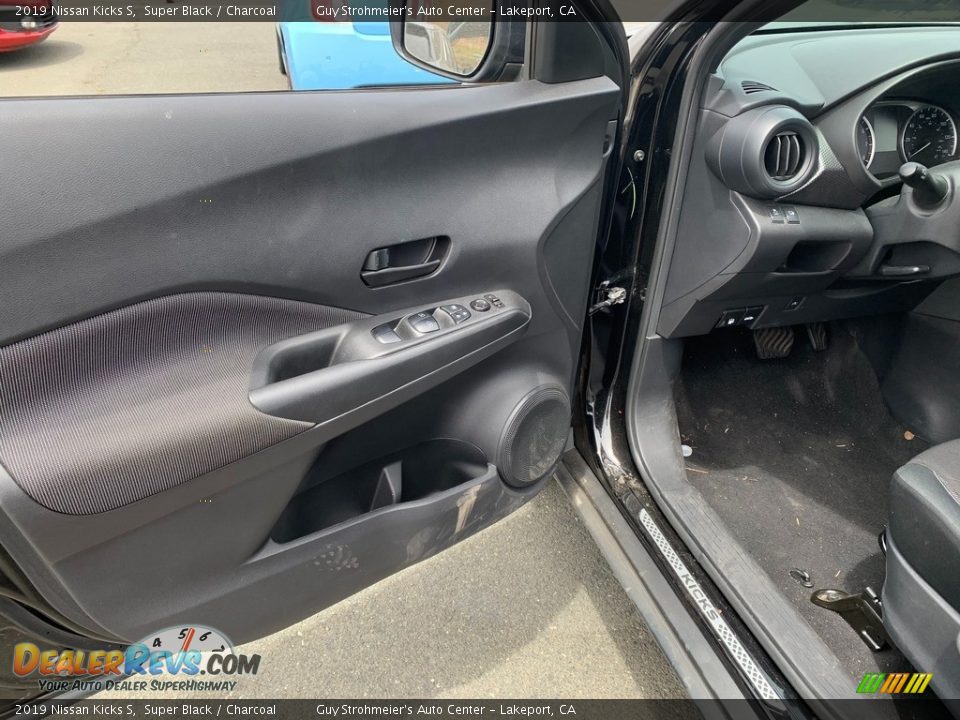 2019 Nissan Kicks S Super Black / Charcoal Photo #9