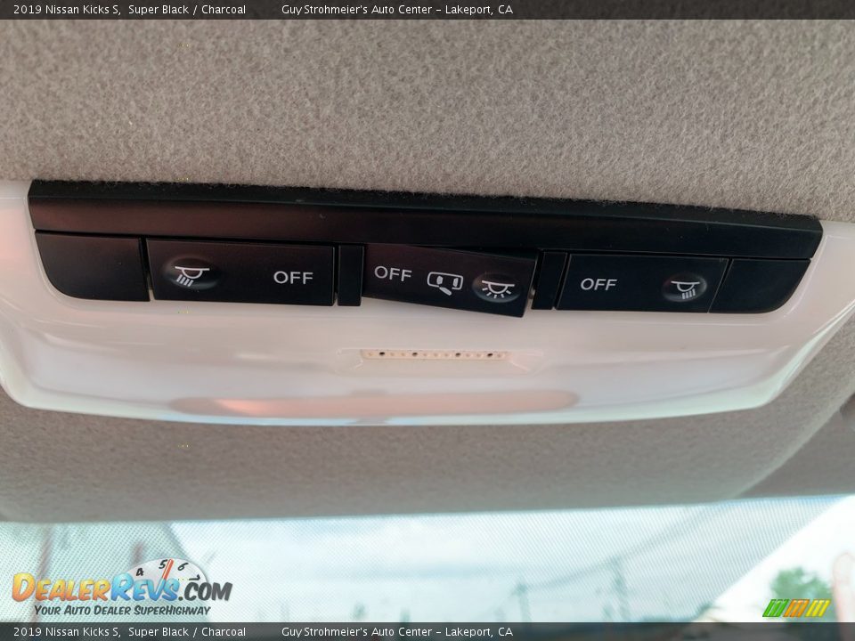 2019 Nissan Kicks S Super Black / Charcoal Photo #16