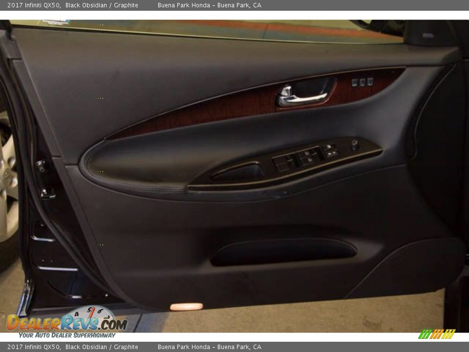 Door Panel of 2017 Infiniti QX50  Photo #27