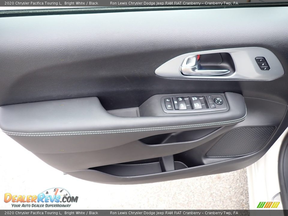 2020 Chrysler Pacifica Touring L Bright White / Black Photo #15