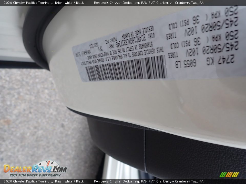 2020 Chrysler Pacifica Touring L Bright White / Black Photo #16
