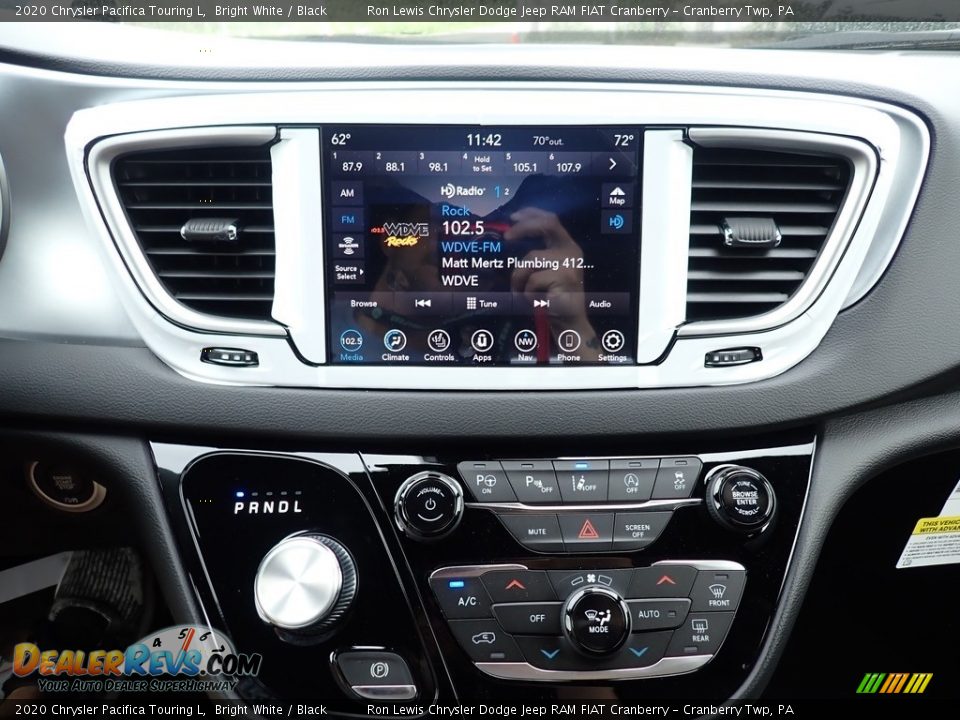 2020 Chrysler Pacifica Touring L Bright White / Black Photo #17