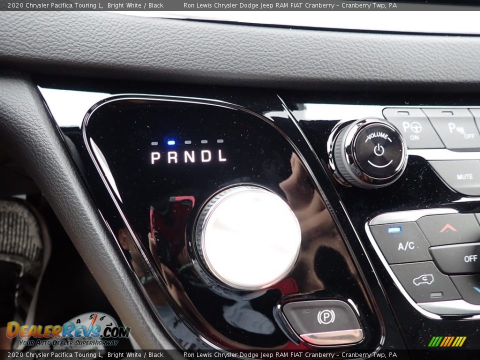 2020 Chrysler Pacifica Touring L Bright White / Black Photo #20